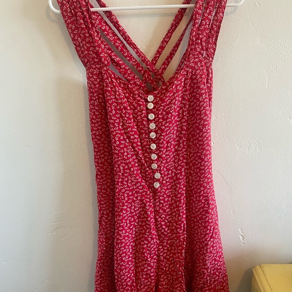 Red, Floral Vintage Jumper, Size Medium with Seashell Buttons - Picture 2 of 6